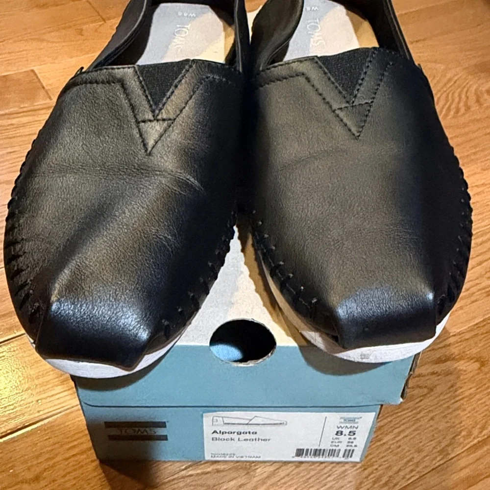 TOMS Classic Black Alpargata - Picture 2 of 6